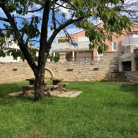 Mariella Guest house Basanija