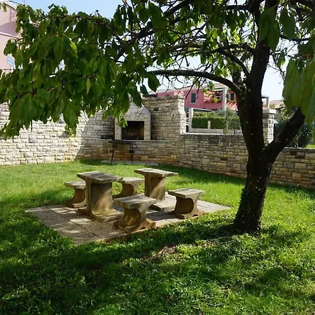 Mariella Guest house Basanija